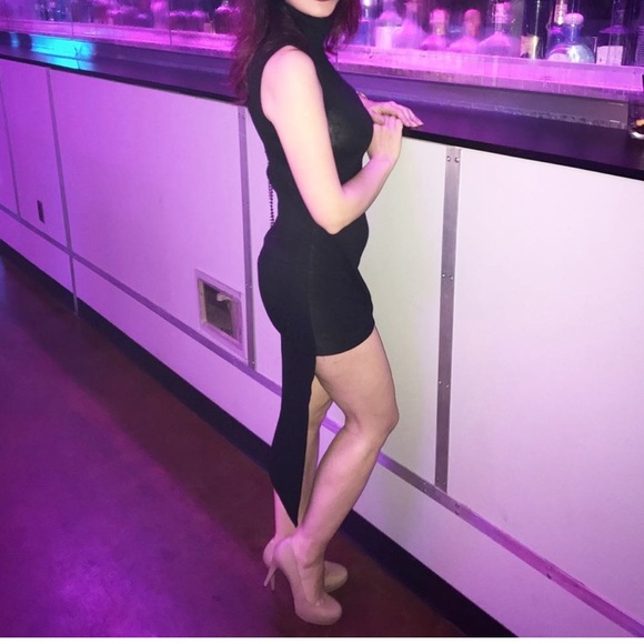 Black asymmetrical dress - Picture 3 of 3